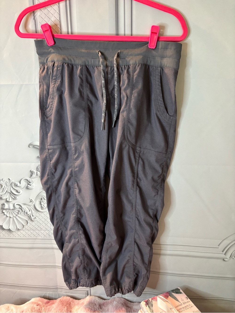 The North Face Women’s Gray Ruched Crop Capri Drawstring Joggers, Size Medium
